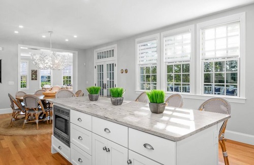 East Dennis House | Sesuit Neck Stunner w/Heated Pool and Spa RPAM088