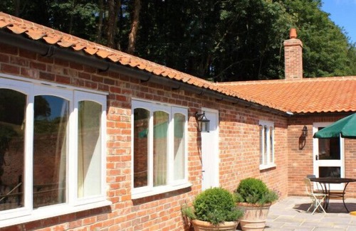 Holt House | Set in the stunning grounds of Bayfield Hall
