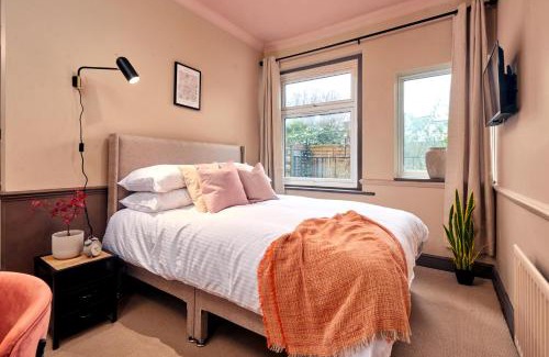 Winchester Apartment | Settle in Winchester - Stylish Self Check-In Rooms