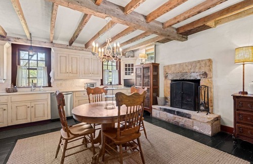 Fredericksburg Cabin | Settler's Crossing Sanctuary! Sleeps 35 | Weddings
