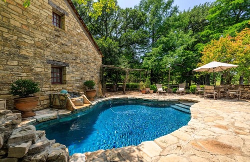 Fredericksburg Cabin | Settler's Crossing Sanctuary! Sleeps 35 | Weddings