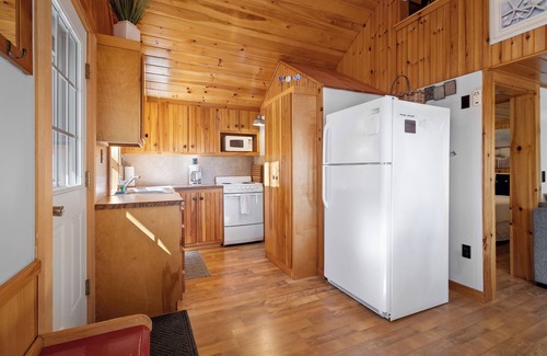 Cushing Cottage | Settlers Cottage, cute Maine home with water views