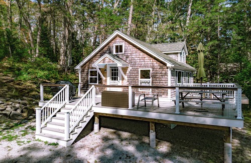 Cushing Cottage | Settlers Cottage, cute Maine home with water views