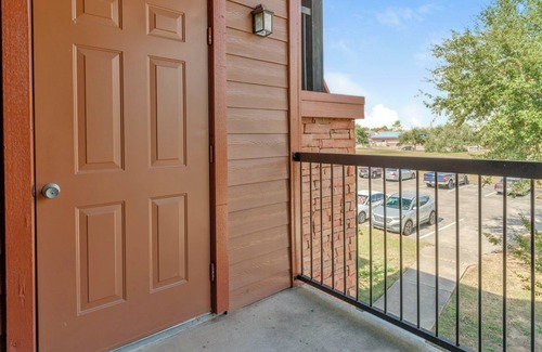 Southbelt/Ellington Apartment | SettlersRanch 1BD 6 - One Bedroom Apartment, Sleeps 2
