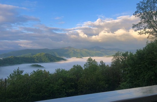 Waynesville House | ~ Seven Peaks ~ Views, Peaceful, Private ~