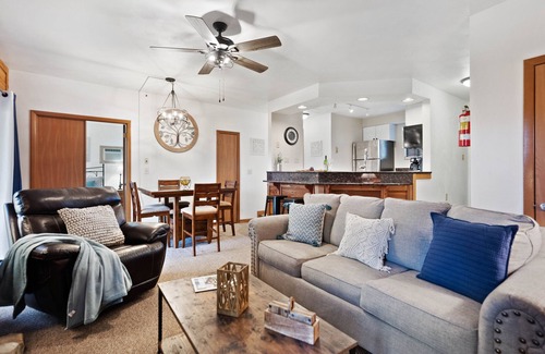 Seven Springs Condo | Seven Springs- Pool/Pickleball/Hiking Ultimate Summer Getaway
