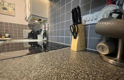 Watford Apartment | Seven Suites - Beautiful 2-Bed Apartment with Parking