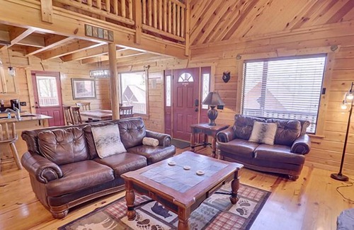 White Oak Lodge Cabin | Sevierville - Hillside Hideaway - 2 Bedrooms - Sleeps 6
