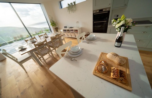 Woolacombe House | Seymour Heights, three bedroom holiday home with views over Woolacombe Beach