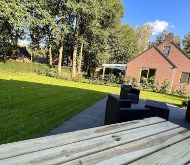 Ewijk House | sfeervol vrijstaand huisje 6 persoons ruime tuin, centraal bij Nijmegen