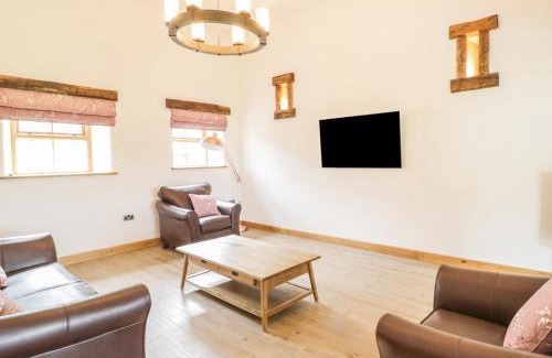 Cwmtirmynach House | Sgubor