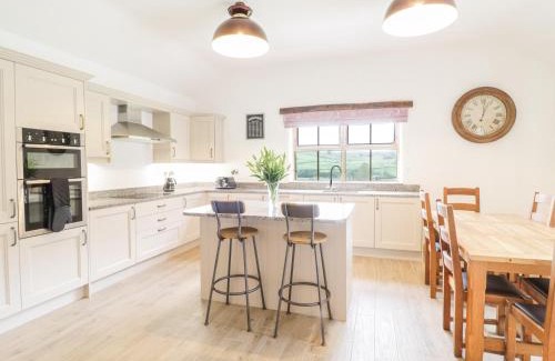 Cwmtirmynach House | Sgubor