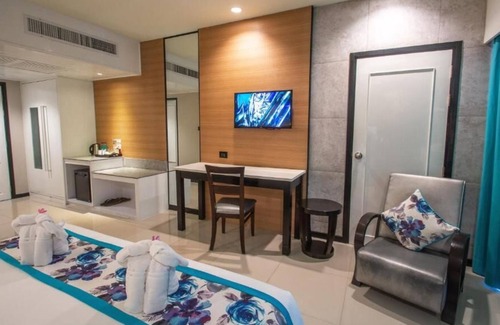 Kata Resort | (SHA+)Comforatable Deluxe Double room near beach +ABF(D7)