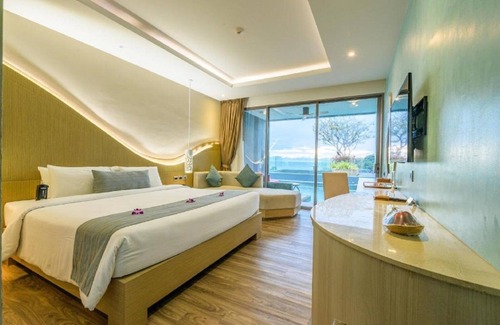 Patong Resort | (SHA+)Deluxe Pool Access with Seaview Patong