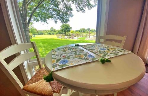 Temple House | Shaded Oaks Suite Luxury Stay by the Golf Course