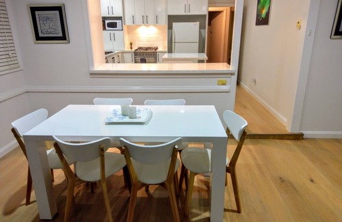 Wagga Wagga Cottage | "Shady Corner Cottage" with Free Unlimited Wi-Fi