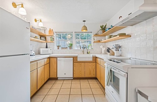 Wimberley House | Shady Grove | Private Hot Tub Firepit Grill Dog Friendly