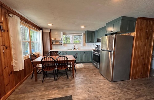 Tomahawk Cabin | Shady Rest Cabin #8, 3BD, Sunset Views, Beach, Pets Welcome, Swimming, Firepit