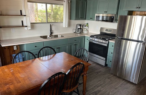 Tomahawk Cabin | Shady Rest Cabin #8, 3BD, Sunset Views, Beach, Pets Welcome, Swimming, Firepit