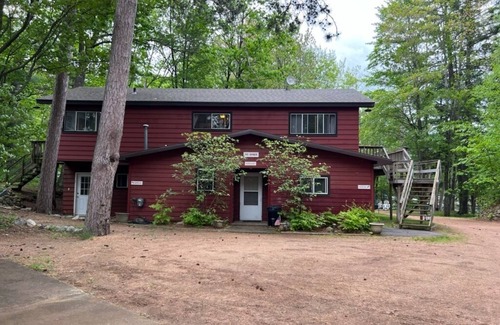 Tomahawk Cabin | Shady Rest Upper Manor, 3BR/2BA, Lakefront, Beach, Fishing, Relaxing, Fun!