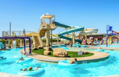 Tempe Apartment | Shady Spaces & Safe, Soaker Tub Kids Paradise