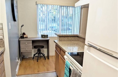 Belmont Shore Apartment | Shaggy Seahorse:Beach~Bay~2ndSt~Fast Wi-Fi+Pets OK