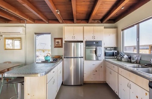 Joshua Tree Cabin | “Shangri-La” Mid-Century Mod Cabin with cowboy hot tub and sunset mountain views