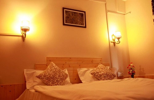 Thunag House | Shangrila Thachi | 2BR Mountain View By Homeyhuts