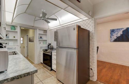 Holly Hill House | Shark Shack large house minutes to the beach