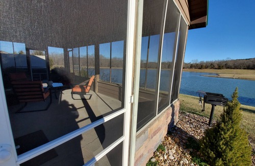 Buncombe Cabin | Shawnee National Forest Romantic Lake Cabin with Hot Tub, near Wine Trail