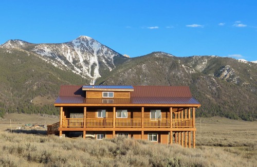 Cameron Cabin | Sheep Mountain Cabin - Sleeps 8; 3BD/2.5BA on 19 acres of Montana paradise