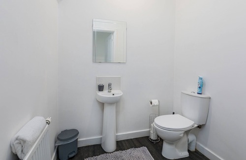 Hillsborough House | Sheffield Serenity House with 4 Bedrooms