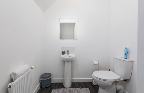 Hillsborough House | Sheffield Serenity House with 4 Bedrooms