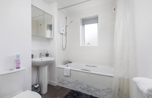 Hillsborough House | Sheffield Serenity House with 4 Bedrooms