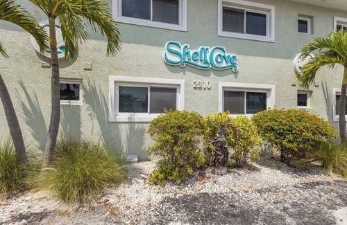 Bradenton Beach Condo | Shell Cove 106 by Duncan Real Estate