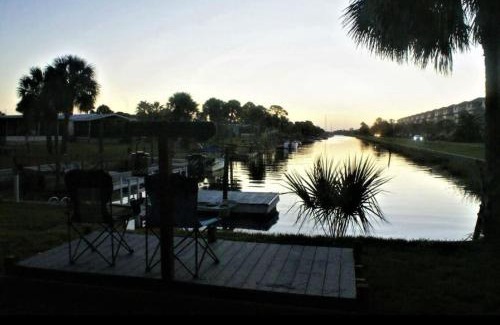 Crawfordville House | Shell Point Retreat Golf Cart included