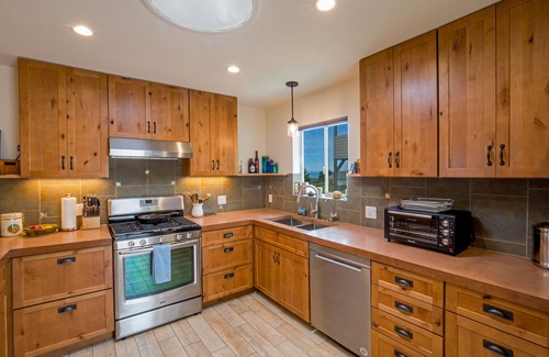 Shelter Cove House | Shelter Cove Ocean View Retreat with Hot tub and Sauna