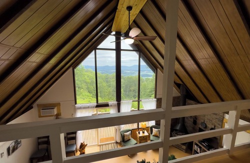 Luray Cabin | Shenandoah Solitude in the Blue Ridge mountains