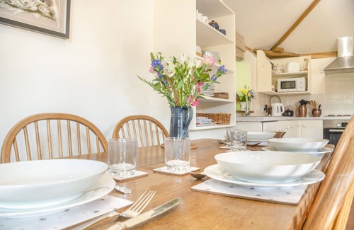 Halesworth House | Shepherds Watch - Three Bedroom House, Sleeps 6