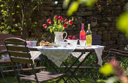 Dufton Cottage | SHEPHERDS VIEW, pet friendly, character holiday cottage in Dufton
