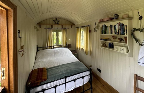 Peterstow Cabin | Shepherd's Hut in a Herefordshire Cider Orchard