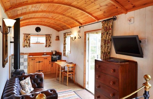 Coalbrookdale Ski Chalet | Shepherd's Retreat at Morrells Wood