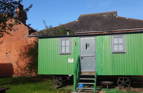 Wigton Cottage | Shepherds Hut with en-suite shower room and on site Bistro and gym
