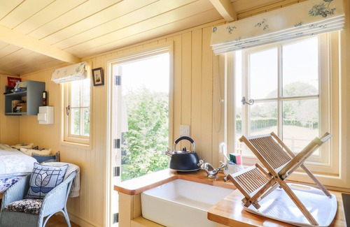Weybread Cottage | SHEPHERDS HUT, pet friendly, with open fire in Harleston