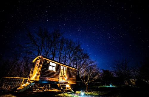 Sageston Cabin | Shepherd’s Hut, stylish, romantic, great location. Pembrokeshire National Park.