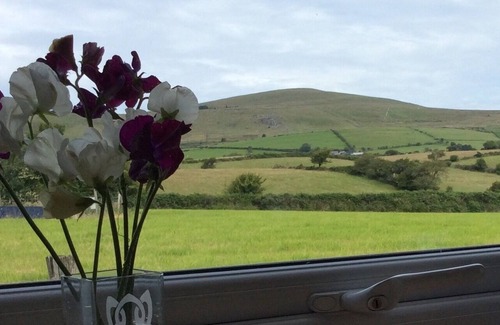 Maenclochog House | Shepherds Hut with stunning Pembrokeshire hill views