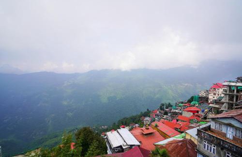 Darjeeling Hotel | Sher Bengal Darjeeling 100 Mts from Mall Road Couple Friendly