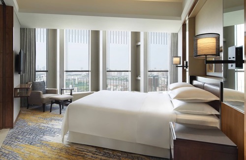 Lujiazui Hotel | Sheraton Grand Shanghai Pudong Hotel & Residences
