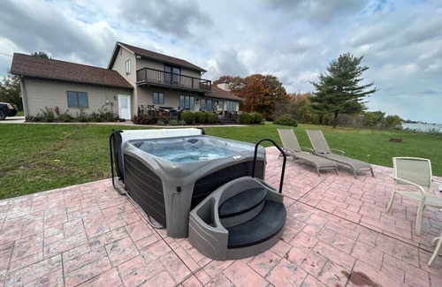 Lexington House | Sheridan Shores Escape - Hot Tub w Amazing Views!