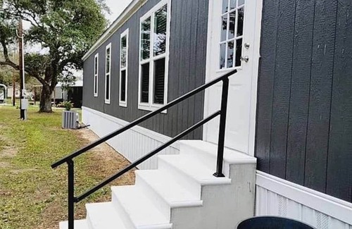 Sheridan House | Sheridan, Texas-Splash Away Getaway
